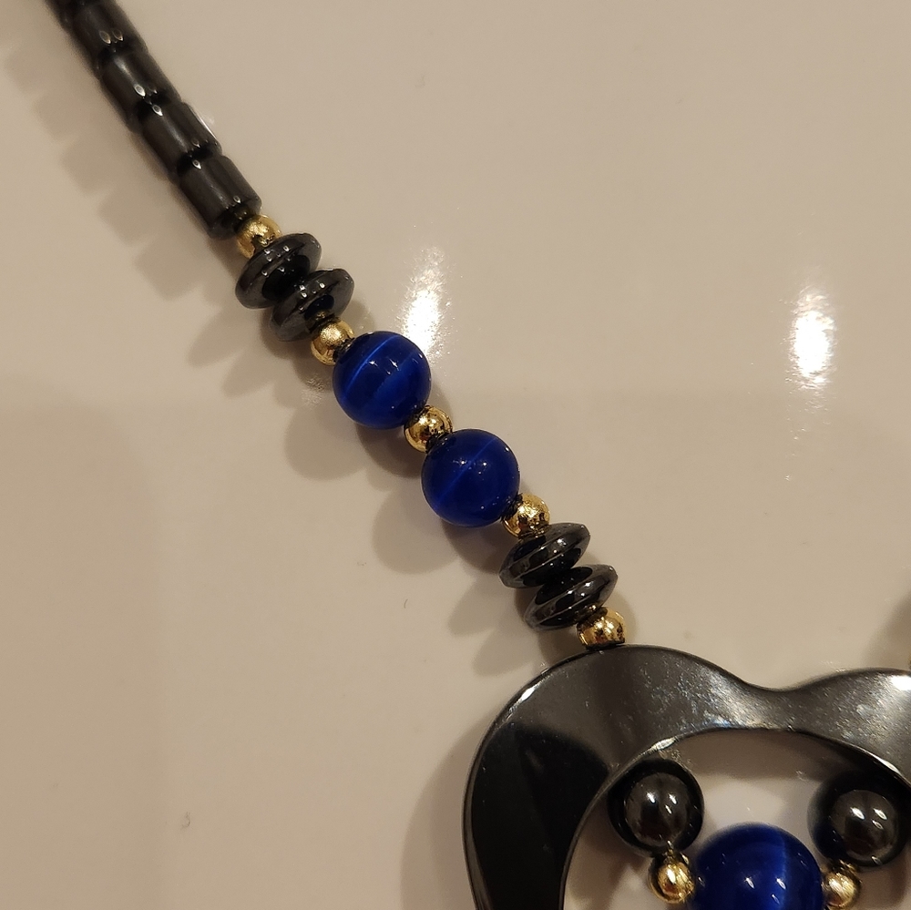 4 FOR $15 NEW CONDITION HEMATITE AND RESIN NECKLACE - Picture 3 of 8